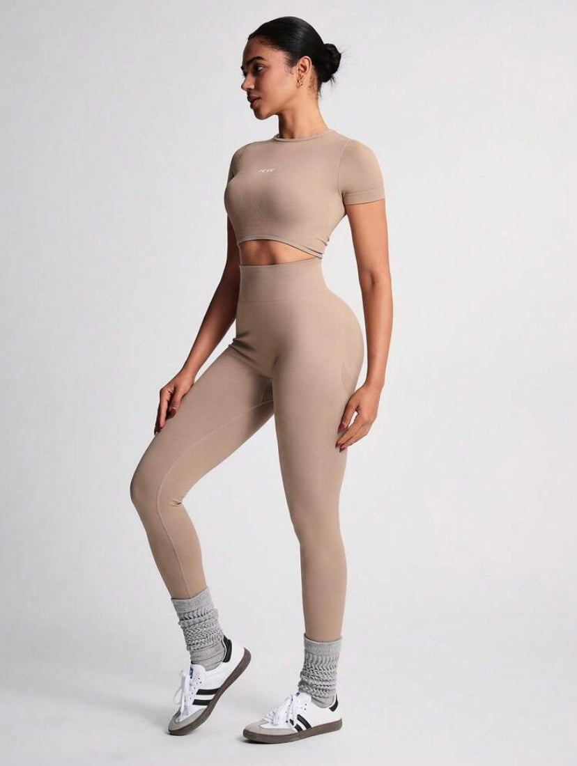 Stretch Seamless Round Neck And Leggings